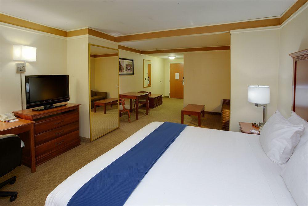 Holiday Inn Express Hotel & Suites Brattleboro, An Ihg Hotel Exterior foto
